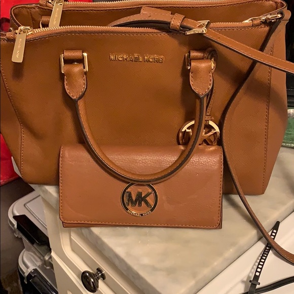 Michael Kors Handbags - Michael Kors Bag With wallet